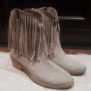 SKECHERS Suede Fringe Booties - Size 6‎